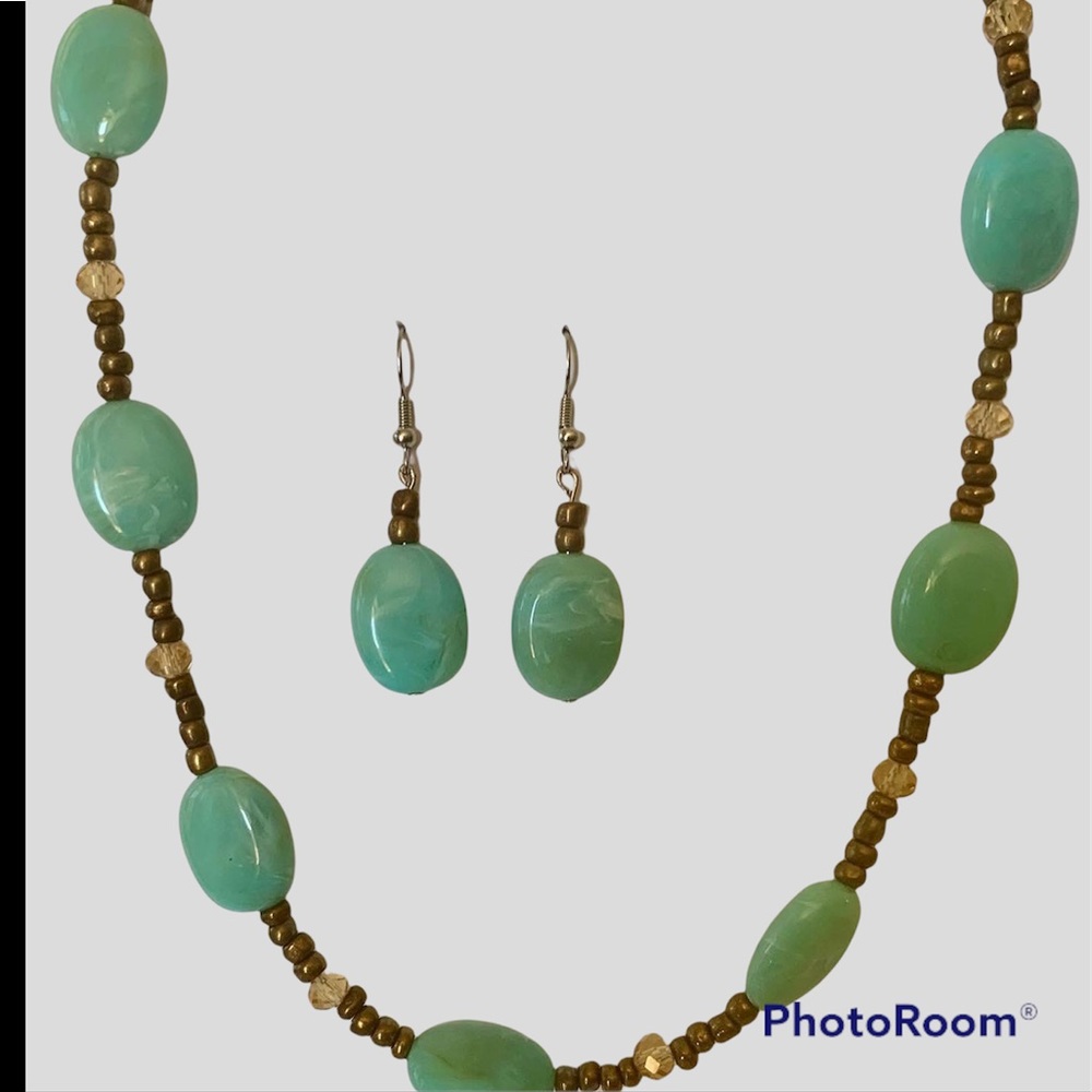 Beautiful oval necklace and earring set
